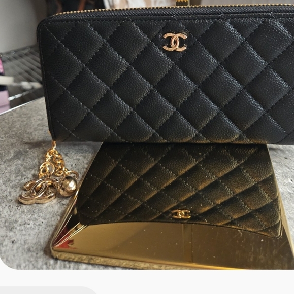 CHANEL Black Quilted Wallet with Gold Accents - Picture 1 of 4